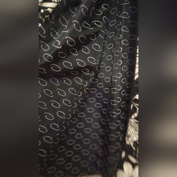 OSCAR By Osacr de la Renta vintage black and white floral trench coat. Size 8 - Picture 6 of 10